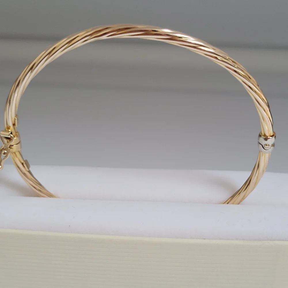 10k Solid Gold Twisted Bracelet. Made In Italy. - Picture 1 of 9